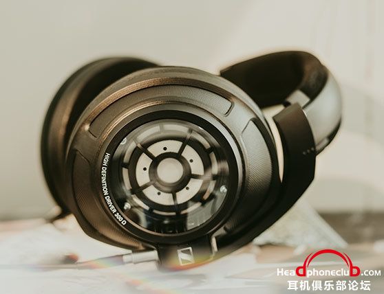 x1_desktop_Sennheiser_Headphones_HD_820_4.jpg