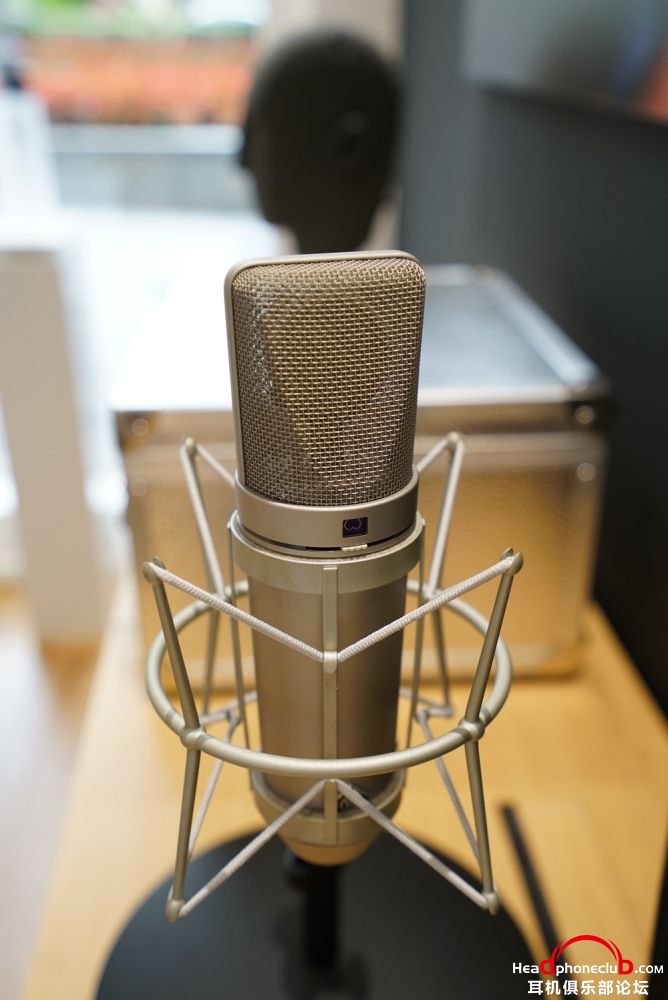 SENNHEISER Neumann U 67.JPG