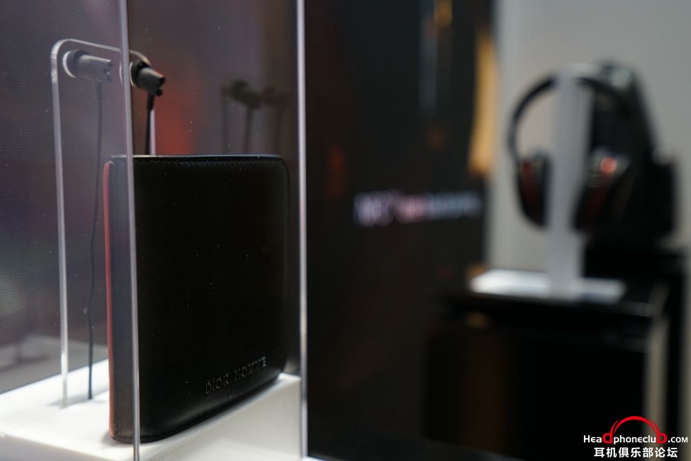 Dior Homme X  Sennheiser ϵ 2.JPG